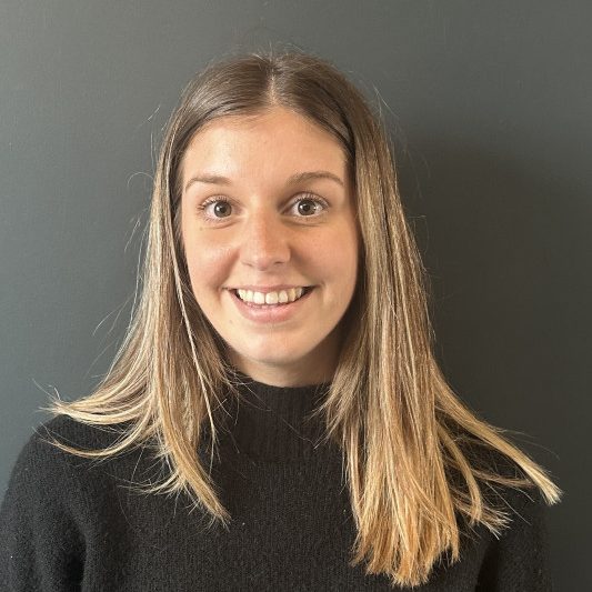 Portrait de Chloé DUVERT, contact recrutement à IOMI